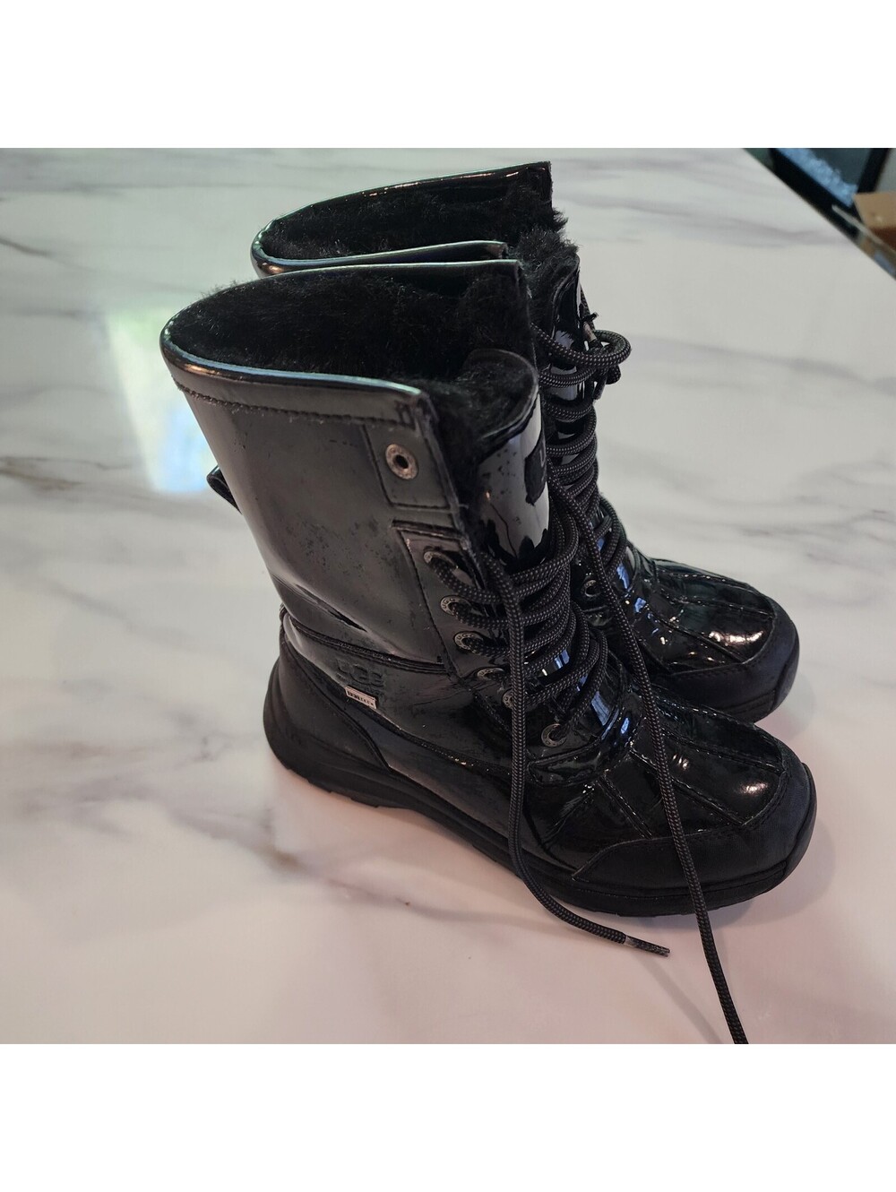 UGG Adirondack III Patent Black Winter Boots Women’s Size 6.5 flawless
